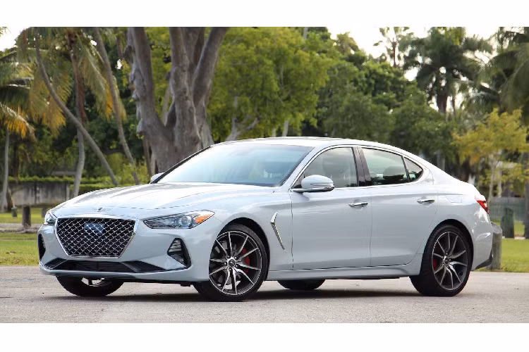 Là “kẻ đến sau” đầy tham vọng, Genesis G70 quyết tâm cạnh tranh bằng mức giá dễ tiếp cận đi cùng với thiết kế đẹp mắt và trang bị tốt nhất trong tầm giá nhằm thu hút khách hàng, đặc biệt là giới trẻ.