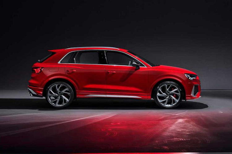 Trong thời gian gần đây những chiếc xe thể thao Audi RS thường có ngoại hình cực kỳ ấn tượng, và RS Q3 vẫn nối tiếp truyền thống này. So với những chiếc Q3 thường, bất kỳ ai cũng dễ dàng nhận ra chiếc xe ngay từ cái nhìn đầu tiên.