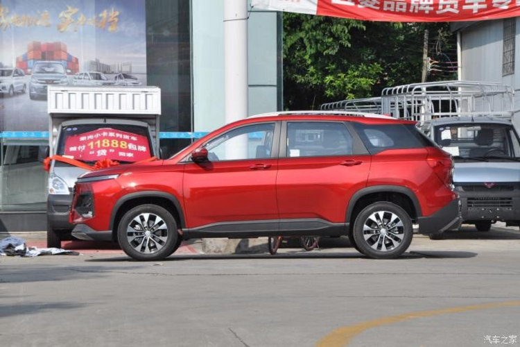 Trong khi Chevrolet Captiva 2019 mới được bày bán ở Thái Lan với giá 999.000 - 1.199.000 Baht (khoảng 757,5 - 909 triệu đồng) thì Baojun 530 phiên bản mới đã lộ diện ở thị trường quê nhà Trung Quốc. Nhờ đó, chúng ta có thể sớm biết trước thiết kế của Chevrolet Captiva phiên bản mới sẽ ra mắt Đông Nam Á trong tương lai. Điều này không có gì lạ vì Baojun vốn là thương hiệu liên doanh giữa tập đoàn Chevrolet và SAIC tại Trung Quốc.