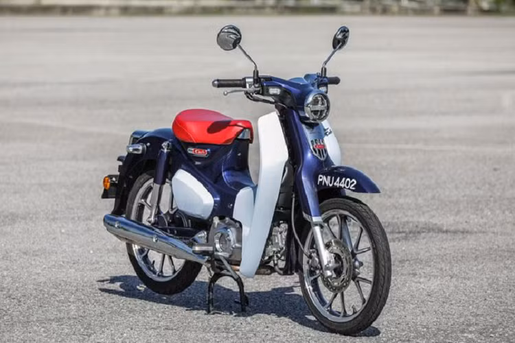 Tại Malaysia, xe máy Honda C125 Super Cub 2019 có giá 13.999 Ringgit (tương đương 78,63 triệu đồng), còn ở Việt Nam phiên bản ra mắt năm 2018 được bán chính hãng lên tới 84,99 triệu đồng. Xe có màu sắc gồm xanh ngọc trai, đen ngọc trai và đỏ.