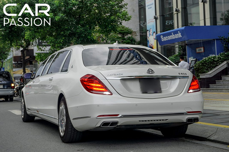 Mercedes-Maybach S600 Pullman được trang bị khối động cơ V12 twin-turbo, dung tích 6.0 lít, sản sinh công suất cực đại 523 mã lực và mô men xoắn cực đại đạt mức 839 Nm. Mẫu xe siêu sang này có trọng lượng lên đến 3,5 tấn, nặng hơn rất nhiều so với phiên bản tiêu chuẩn và thuộc hàng hiếm tại thị trường Việt Nam.