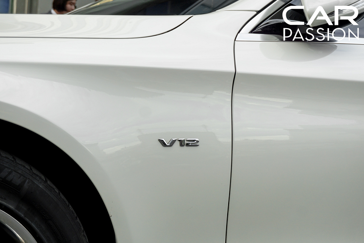 Phiên bản S600 Pullman được Mercedes-Benz xây dựng nhằm hướng đến nhóm khách hàng là các chính phủ, chính khách và các gia đình hoàng gia. Diện mạo vẫn mang những đường nét thiết kế đặc trưng của dòng S-Class W222, bên cạnh đó là lưới tản nhiệt nan kép của những phiên bản Mercedes-Maybach.