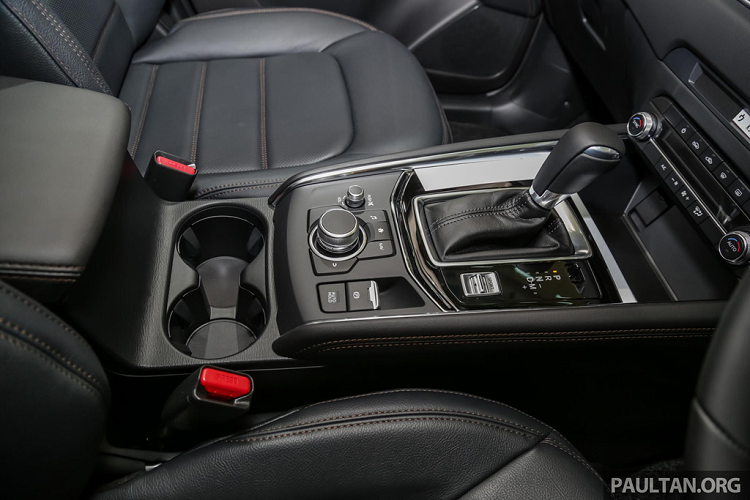 Cái tên đã nói lên tất cả về hệ truyền động của Mazda CX-5 2.5L Turbo AWD. Phiên bản này được trang bị động cơ xăng tăng áp SkyActiv-G 4 xy-lanh, dung tích 2.5L, sản sinh công suất 228 mã lực tại 5.000 vòng/phút và mô-men xoắn 420 Nm tại 2.000 vòng/phút.