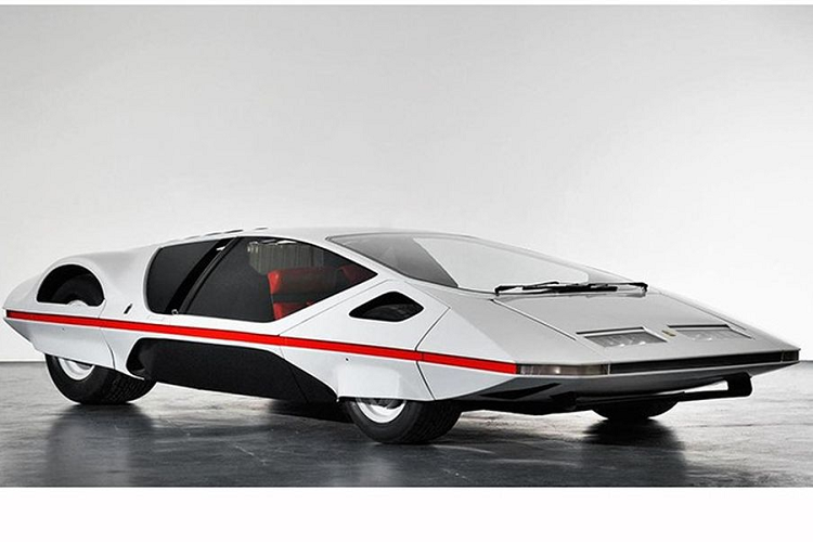 Hình thù giống với chiếc xuồng, Ferrari 512S Modulo do nhà thiết kế Paolo Martin người Ý sáng tạo vào năm 1970 là chiếc xe khiến nhiều người không khỏi ngạc nhiên khi chiêm ngưỡng