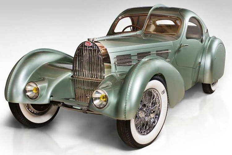 Chiếc xe tiếp theo có hình thù đặc biệt là Bugatti Type 57S Competition Coupe Aerolithe. Xe mang phong cách cổ điển, quý tộc được sản xuất năm 1935