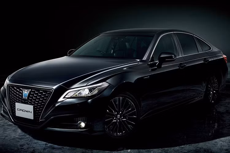 Được phát triển từ phiên bản ‘’S’’ và ‘’S Four’’, ngoại thất Toyota Crown Sport Style 2020 được hãng xe Nhật Bản thiết kế sang trọng và thể thao hơn với bộ mâm 18 inch ‘’thửa’’ riêng.