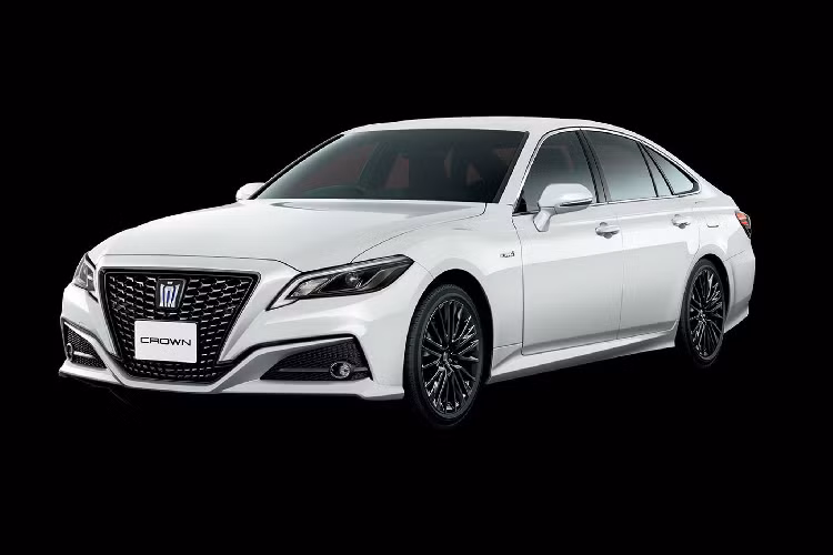 Tại quê nhà Nhật Bản, giá xe Toyota Crown Sport Style bắt đầu ‘’lên kệ’’ từ 02/10 với mức khởi điểm từ 5.073.200 yên (khoảng 1,1 tỷ đồng)