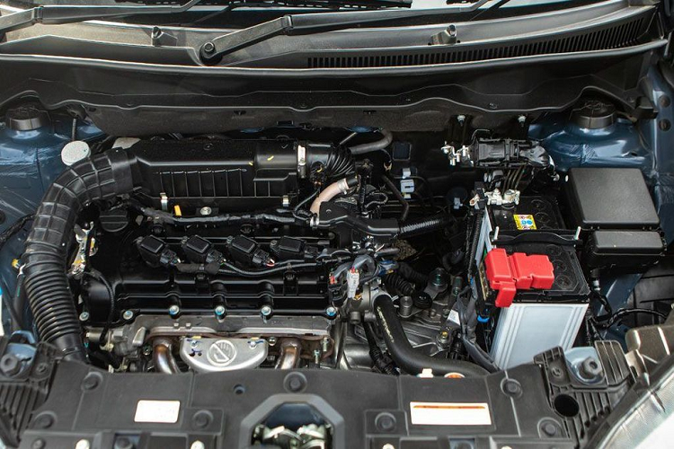 Các trang bị tiêu chuẩn trên Suzuki XL7 giá rẻ bao gồm hệ thống ABS, EBD, hệ thống cân bằng điện tử, hệ thống hỗ trợ khởi hành ngang dốc, hệ thống cảnh báo tốc độ, camera lùi và 2 túi khí phía trước.