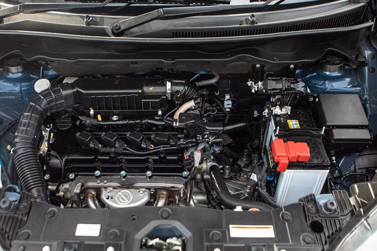 Các trang bị tiêu chuẩn trên Suzuki XL7 giá rẻ bao gồm hệ thống ABS, EBD, hệ thống cân bằng điện tử, hệ thống hỗ trợ khởi hành ngang dốc, hệ thống cảnh báo tốc độ, camera lùi và 2 túi khí phía trước.