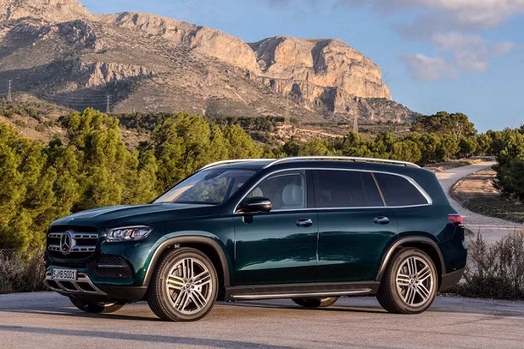 GLS 450 4Matic sử dụng động cơ xăng 6 xy lanh thẳng hàng (I6) dung tích 3.0 lít tăng áp, đồng thời sử dụng hệ truyền động mild hybrid EQ Boost, hệ thống trợ lực này bao gồm 2 thành phần chính gồm: máy phát - kiêm bộ đề 48V (ISG) và pin được bố trí dưới sàn xe.