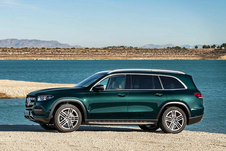 Cụ thể, theo một số nhân viên tư vấn bán hàng MBV, mẫu xe Mercedes-Benz GLS 450 4Matic 2020 sẽ giá bán dự kiến khoảng 4,8 tỷ - 4,9 tỷ đồng. Được biết, tại thị trường Mỹ, GLS 450 4Matic có mức giá khởi điểm từ 75.200 USD.