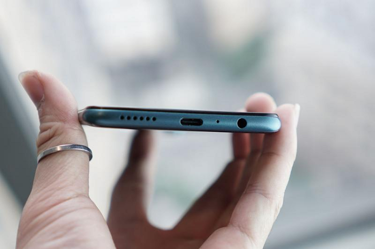 Tổng kết lại trong tầm giá 5 triệu đòng khó lòng yêu cầu một sản phẩm 'hoàn hảo' không điểm yếu. Nhưng với số tiền này nếu bạn chọn mua Galaxy A20s thì bạn sẽ trải nghiệm được một sản phẩm có màn hình lớn, pin cực trâu, cụm camera chụp được nhiều thứ và khả năng selfie ổn.