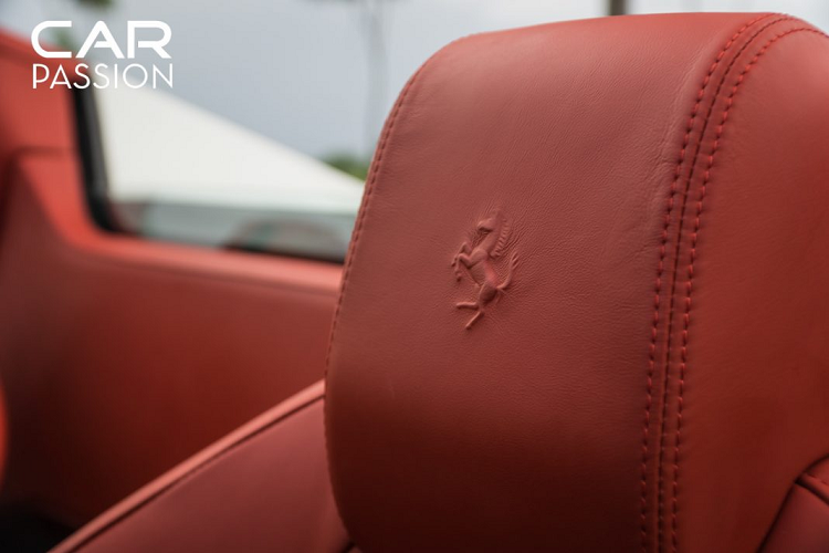 Khi ra mắt vào cuối năm 2011 tại Frankfurt Motorshow, giá siêu xe Ferrari 458 Spider được bán ra khởi điểm từ 270.000 đô-la (khoảng 6,2 tỷ đồng) và hơn 14 tỷ đồng tại Việt Nam. Hiện nay, phiên bản mui cứng của chiếc siêu xe này có giá bán lại ở Việt Nam vào khoảng hơn 8 tỷ đồng, giá bán của phiên bản mui trần không được tiết lộ.