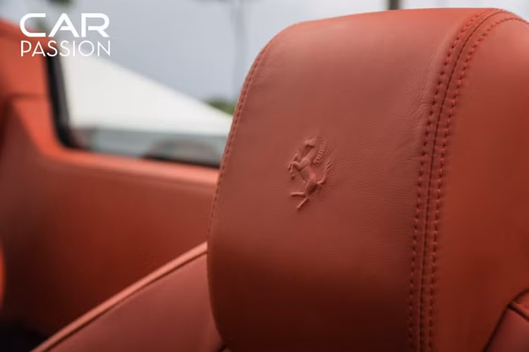 Khi ra mắt vào cuối năm 2011 tại Frankfurt Motorshow, giá siêu xe Ferrari 458 Spider được bán ra khởi điểm từ 270.000 đô-la (khoảng 6,2 tỷ đồng) và hơn 14 tỷ đồng tại Việt Nam. Hiện nay, phiên bản mui cứng của chiếc siêu xe này có giá bán lại ở Việt Nam vào khoảng hơn 8 tỷ đồng, giá bán của phiên bản mui trần không được tiết lộ.