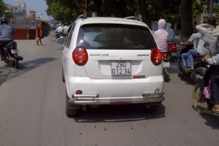 Chevrolet Spark biển số 012.34 ở Hà Nội. (Ảnh: Fanpage Biển số đẹp).