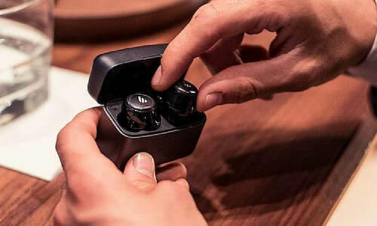 Tai nghe khong day Edifier TWS5 chong on gia 2,3 trieu dong