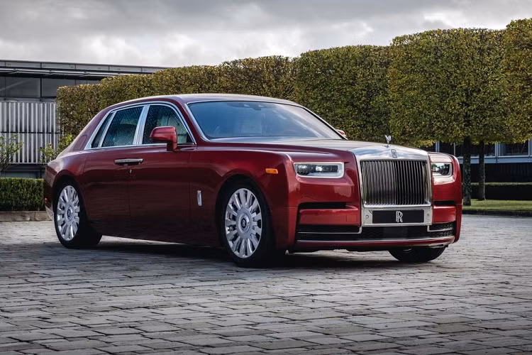 Mới đây, Rolls-Royce đã chính thức công bố phiên bản đặc biệt của mẫu xe siêu sang Rolls-Royce Phantom thế hệ thứ 8 với tên gọi The Red Phantom.