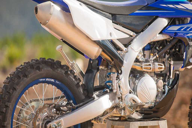 Hệ thống phun nhiên liệu Mikuni thay thế cho loại cũ được sản xuất bởi Keihin, họng ga 44mm được giữ lại. Ngoài ra lọc gió và hệ thống xả cũng đã được đổi mới. 