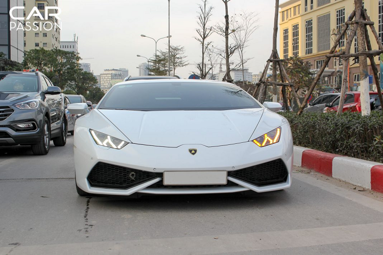 Những chiếc Lamborghini Huracan ở Việt Nam thường được chủ nhân trang bị những gói độ nâng cấp ấn tượng. Trong số đó phải nói đến chiếc Huracan được trang bị gói độ Novara Edizion cùng bộ mâm Forgiato. Ngoài ra, còn có những chiếc xe khác được độ mâm hay lên hệ thống ống xả mới. Những chi tiết này giúp chiếc xe trở nên đặc biệt hơn, thậm chí nổi bật hơn.