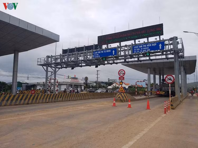 Tram BOT Quoc lo 26 that thu ngay ngay dau thu phi-Hinh-3