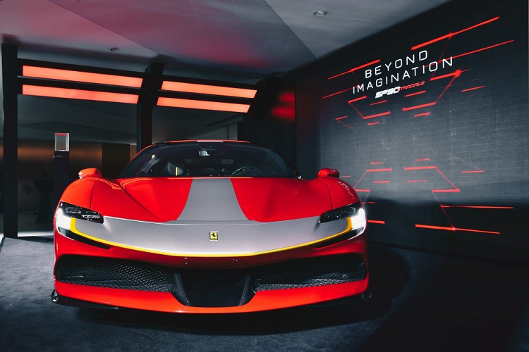 Ngoài ra, việc mở bán xe Ferrari SF90 Stradale còn mang ý nghĩa về việc đặc khu hành chính lớn nhất của Trung Quốc là thị trường thứ hai, sau Singapore tại khu vực châu Á chào đón mẫu xe Plug-in hybrid đầu tiên trong lịch sử của nhà "Siêu ngựa".