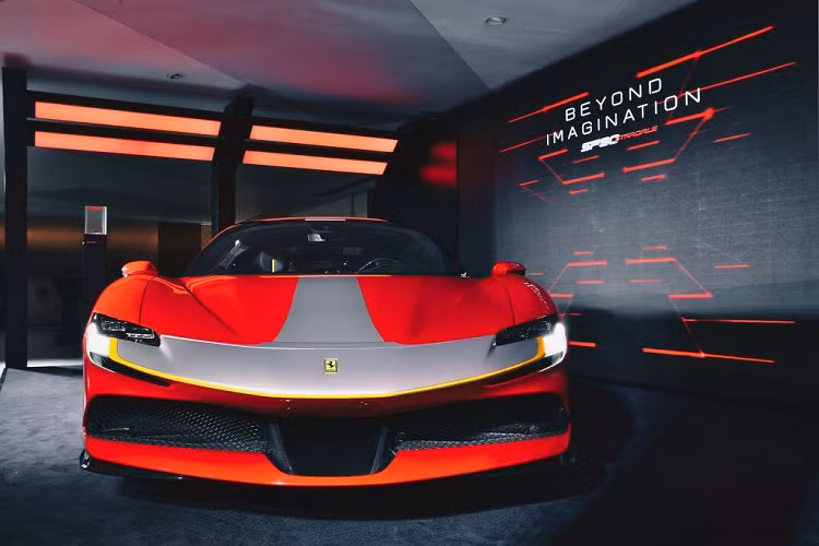 Ngoài ra, việc mở bán xe Ferrari SF90 Stradale còn mang ý nghĩa về việc đặc khu hành chính lớn nhất của Trung Quốc là thị trường thứ hai, sau Singapore tại khu vực châu Á chào đón mẫu xe Plug-in hybrid đầu tiên trong lịch sử của nhà "Siêu ngựa".