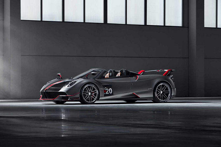 Với Pagani, mỗi chiếc xe đều là một tác phẩm nghệ thuật của tốc độ. Huayra Roadster BC là mẫu xe mới nhất của hãng ở thời điểm hiện tại, nó được kết hợp giữa thiết kế khí động học của Huayra BC cùng phần mui tháo rời của Huayra Roadster. Xe có trọng lượng rất nhẹ, chỉ 1.217 kg, cùng với đó là sức mạnh 800 mã lực đến từ động cơ V12 tăng áp kép.