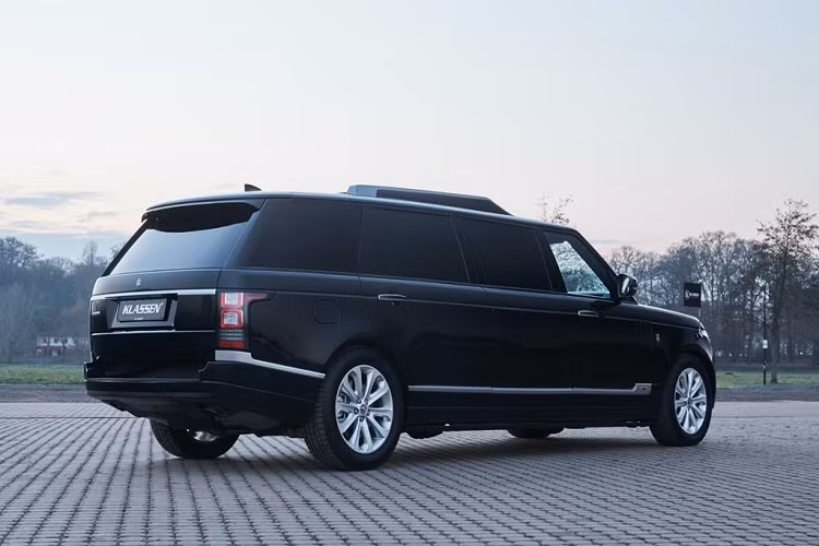 Ngoài vua Norodom Sihamoni của Campuchia, Tổng thống Paul Biya của Cameroon cũng sử dụng một chiếc Range Rover SVAutobiography LWB Klassen nhưng đời cũ hơn.