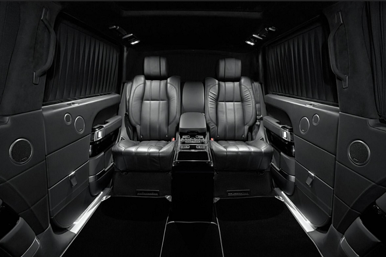 Ngoài việc kéo dài, chiếc Range Rover SVAutobiography LWB còn được bổ sung khả năng chống đạn ở cấp B7 - cấp cao nhất.