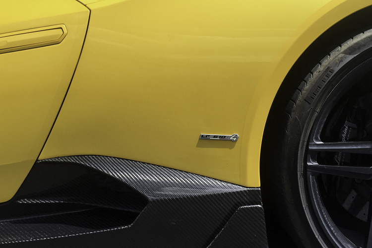 Xe được nâng cấp với hệ thống ống xả hiệu suất cao đến từ thương hiệu Fi, Đài Loan. Hệ thống ống xả này không chỉ cho ra âm thanh uy lực mà còn giúp xe tối ưu luồng khí khải, một phần gia tăng hiệu suất cho xe.