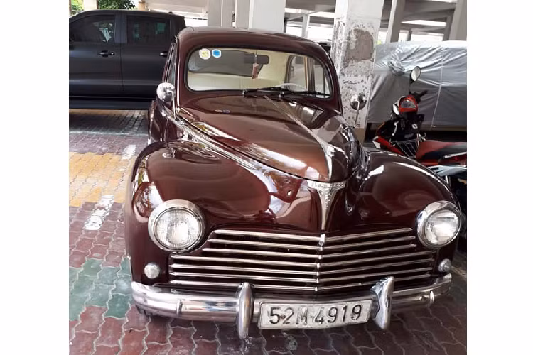 Trong 12 năm được sản xuất, đã có gần 700.000 chiếc Peugeot 203 lăn bánh ra khỏi dây chuyền sản xuất tại nhà máy Peugeot Sochaux , Pháp. Theo chia sẻ từ chủ nhân, chiếc Peugeot 203 này anh vừa mới ‘’tậu’’ cách đây vài tháng từ một người chơi xe cổ trong hội.