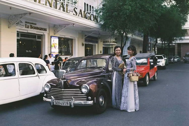 Thương hiệu xe Peugeot có tuổi đời hơn trăm năm này đã có mặt tại Việt Nam từ trước năm 1975 ở Miền Nam, từ chiếc xe đạp ‘’cá vàng’’ cho đến xe ôtô Peugeo 404 lăn bánh trên những con phố Sài Gòn là những hình ảnh, ký ức không thể nào quên của nhiều người Việt.