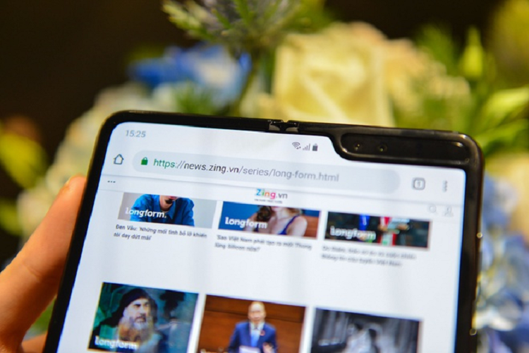 Samsung lan dau tiet lo doanh so dien thoai Galaxy Fold