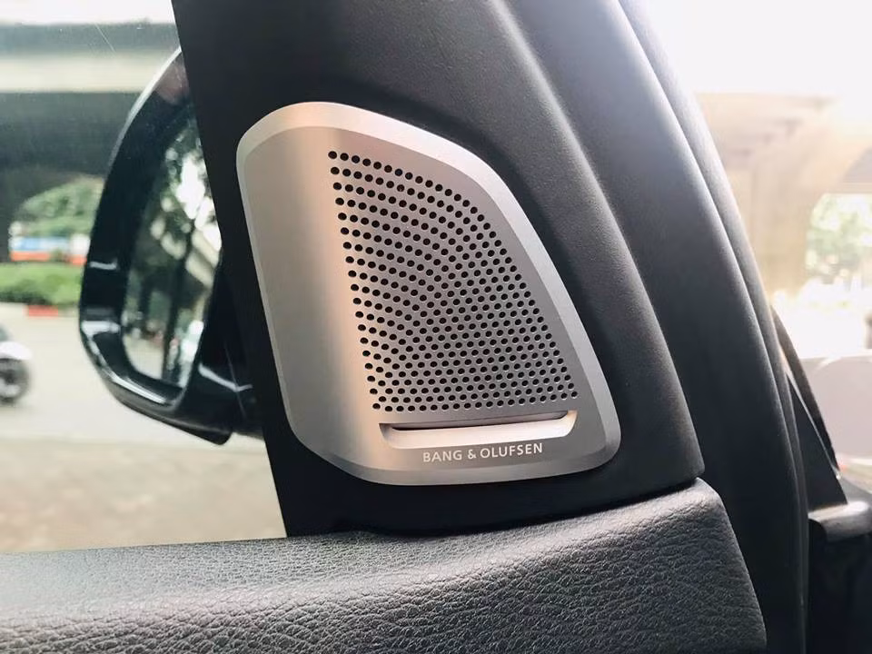 Xe được trang bị dàn âm thanh Bang &amp; Olufsen hiện đại.