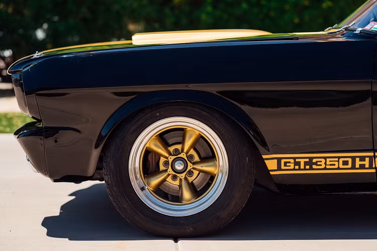 La zăng xe Shelby Mustang GT350H.
