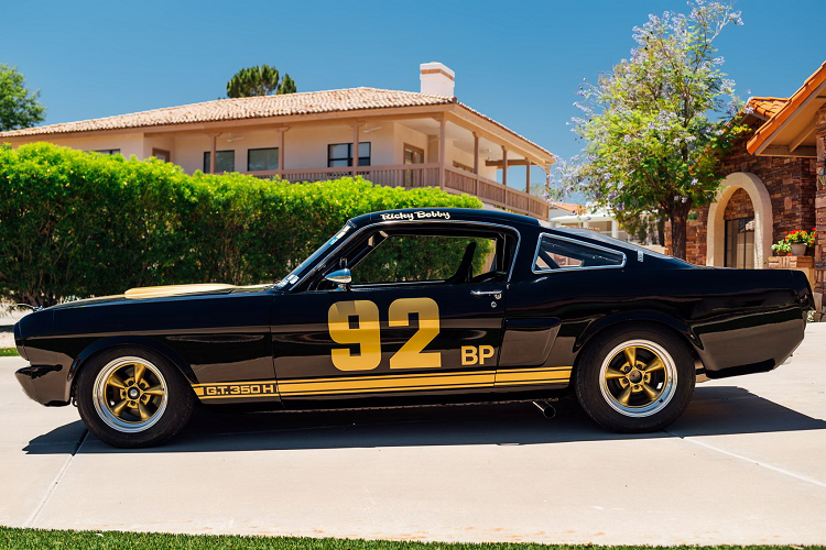 Chiếc xe mang số hiệu 92 sắp được bán đấu giá.