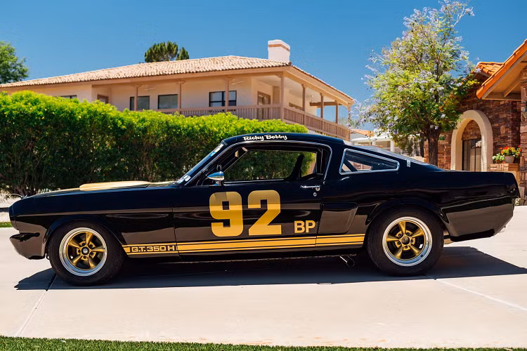 Chiếc xe mang số hiệu 92 sắp được bán đấu giá.