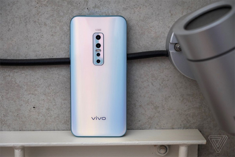Vivo V17 Pro man hinh khong vien, 6 camera gia 422 USD-Hinh-2