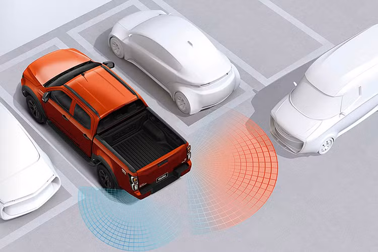 Ngoài thiết kế đẹp mắt, D-Max còn mang tính khí động học cao hơn khi nó đã được thử nghiệm tại các hầm gió tại Viện nghiên cứu kỹ thuật đường sắt Nhật Bản (Japan Railways’ (JR) Railway Technical Research Institute).