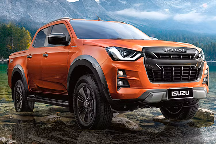 Ở phiên bản hàng đầu, D-Max sở hữu màn hình cảm ứng thông tin giải trí 9 inch kết nối Apple CarPlay và Android Auto. Màn hình hiển thị thông tin lái xe MID màu 4.2 inch. Nâng cấp vô lăng 3 chấu thiết kế hiện đại hơn. Số lượng loa cũng đã tăng lên tối đa 08 loa. Tất nhiên, một cabin đơn giản, thực dụng và chắc chắn hơn vẫn có sẵn cho các phiên bản thương mại giá rẻ.