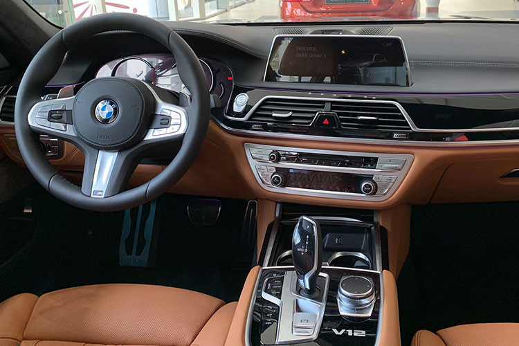 Không chỉ là phương tiện, chiếc sedan ‘’flagship’’ BMW M760Li còn mang một ý nghĩa sưu tầm rất lớn với những Bimmer hay những người yêu động cơ cỡ lớn như V12.