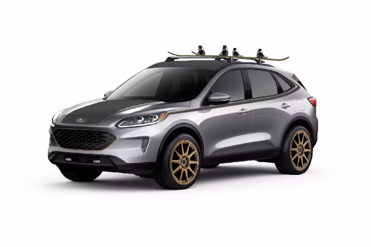 Bỏ qua bản độ tinh tế, hãng xe Mỹ tiếp tục gây bất ngờ với Ford Escape hybird độ có tên Air Design USA Escape Sport Hybrid. Thân xe mang 2 màu sơn Trắng – Đen làm chủ đạo, ‘’dàn chân’’ vô mâm Forgiato 20 inch đi cùng với lốp Pirelli Scorpion Verde, chắn bùn thể thao. Ngoài ra, xe còn có một tủ lạnh di động bên trong để giữ cho đồ uống mát như vẻ ngoài của chiếc crossover.