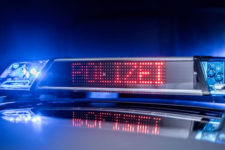 Phần đèn tín hiệu của Audi RS4 Avant độ ABT đến từ Hella trong khi phần còn lại của bản độ đến từ cái tên quen thuộc – ABT.