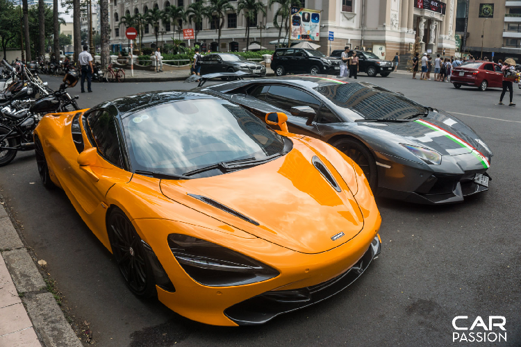 Xuất hiện bên cạnh chiếc Aventador độ Novitec Torado là mẫu siêu xe Anh Quốc McLaren 720S màu cam thuộc sở hữu của doanh nhân Nguyễn Quốc Cường, xe đã được vị doanh nhân nổi tiếng này độ lại với bộ mâm HRE, hệ thống treo của VelocityAP và hệ thống ống xả Unobtanium.
