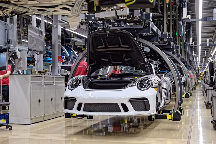 Ngay sau đó, Porsche đã tự hào kỉ niệm mẫu 911 thứ 1 triệu cùng với màn giới thiệu chiếc Porsche 911 GT2 RS mới. Hai mẫu xe tiếp nối lần lượt là chiếc 911 GT3 RS với động cơ hút khí tự nhiên và 911 Speedster phiên bản kỉ niệm 70 năm của dòng xe hơi thể thao mang logo Porsche.