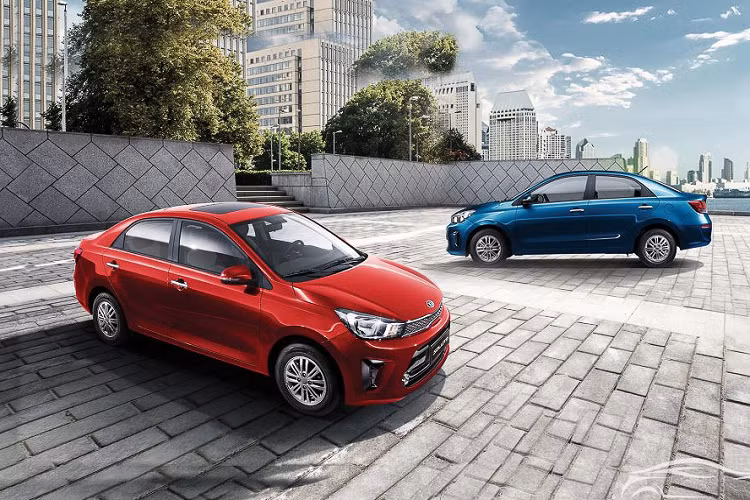 Theo các nhân viên từ phía địa lý bán xe Kia thì giá bán dự kiến sẽ từ 390 - 450 triệu đồng tùy phiên bản. Tại Philippines, giá xe Kia Soluto bán thấp nhất phân khúc với 625.000 đến 735.000 Peso (tương đương 277 đến 326 triệu đồng). Thời gian ra mắt chưa được tiết lộ, nhưng theo nhiều sale là khoảng giữa tháng 8.