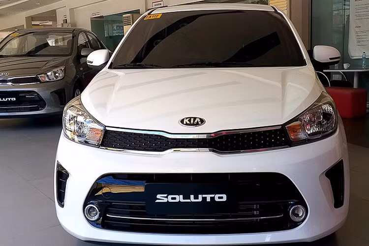 Kia Soluto 2019 có kích thước tổng thể dài x rộng x cao lần lượt 4.300 x 1.700 x 1.460 (mm). Chiều dài cơ sở 2.570 mm và khoảng sáng gầm xe 150 mm. Khoang hành lý có dung tích 475 lít.
