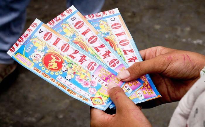 Hay tin tại đường Học Lạc, P8, TP.Mỹ Tho có một phụ nữ bị chết cháy, gia đình chị Phúc lập tức có mặt. Tuy không nhận dạng được, nhưng nhìn thấy chiếc nón, đôi dép, túi đựng vé số, gia đình khẳng định người xấu số kia chính là chị Phúc. Người dân xung quanh bàng hoàng trước án mạng nghiêm trọng, nhưng không ai nghĩ Thành là hung thủ. Cha mẹ ly dị, cả hai đều có nhân tình mới nên Thành sống với bà ngoại từ nhỏ. Khi bà qua đời tháng 8/2005, căn nhà chỉ còn lại Thành và anh Thạch. Anh Thạch có công ăn việc làm ổn định, còn Thành ở nhà. Thành là người hiền lành, nhỏ con, ốm yếu, lại bị chột mắt phải. (Ảnh minh họa, nguồn internet)