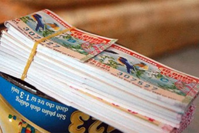 Tại căn nhà xảy ra án mạng, phát hiện một phiếu khám bệnh và toa thuốc của Bệnh viện đa khoa tỉnh Tiền Giang đề ngày 31/1/2006, chẩn đoán Thành bị bỏng bàn chân trái. Thông tin từ bệnh viện cho biết, Thành đến khám vào chiều 31/1, khai với bác sĩ bị bỏng nước sôi. Chiều 1/2/2006, nhiều người thấy Thành khập khiễng. Lực lượng phá án lập tức được chia ra nhiều mũi nhanh chóng truy tìm Thành. Cũng từ nguồn tin quần chúng, xế chiều mùng 3 Tết Bính Tuất, nhiều người nhìn thấy cô gái bán vé số qua lại ngang nhà Thành. Sau đó, đài truyền hình thông báo tìm một cô gái tên Võ Thị Hồng Phúc (SN 1983, ngụ xã Xuân Đông, huyện Chợ Gạo, Tiền Giang) bị mất tích từ ngày 31/1/2006. (Ảnh minh họa, nguồn internet) 