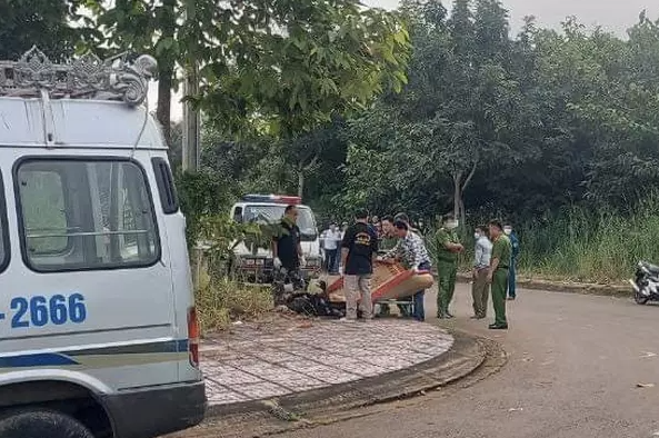 Tiến hành xác minh, xem xét lại toàn bộ hiện trường, cũng như kết hợp với các nguồn thông tin, lực lượng điều tra đi tới nhận định rất có thể ông Trung đã bị giết, cướp bởi toàn bộ số tài sản như xe máy, điện thoại, ví tiền của nạn nhân đều đã biến mất. Gia đình cũng cho biết, ông Trung vốn là một người đồng tính, mối quan hệ xã hội nhiều nhưng không có chuyện thù ghét dẫn đến việc trả thù…(Ảnh minh họa, nguồn internet)